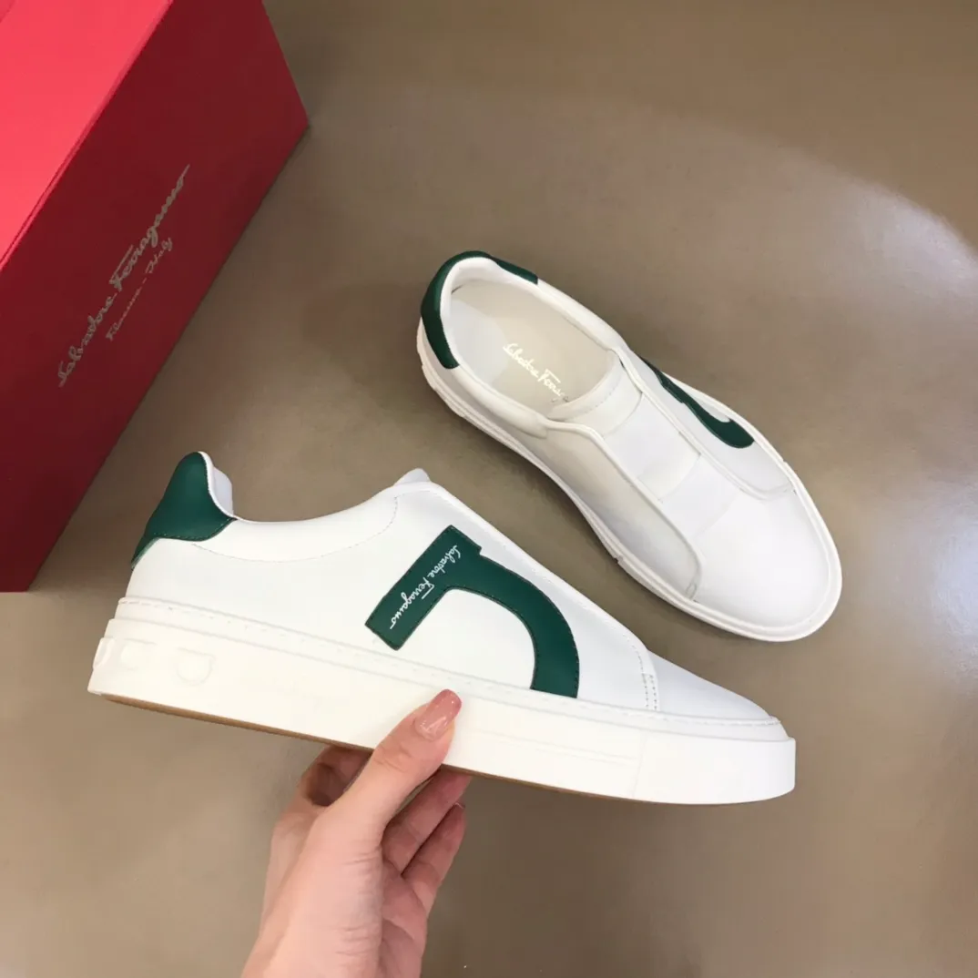 p400【Salvatore Ferraga**】New men's low-top casual shoes! Top-quality cow products, original lasts, made of imported cowhide, first-class texture, first-layer sheepskin lining! Original outsole! The details are exquisite and the style is versatile and upscale! Decorated with a three-dimensional Gancini logo, the back of the tongue and lace-up piping add a pop of color. The high-tech sole features a holographic pattern and Gancini details, making it ideal for a practical yet stylish everyday look. Code number 38-44 (45 can be customized)